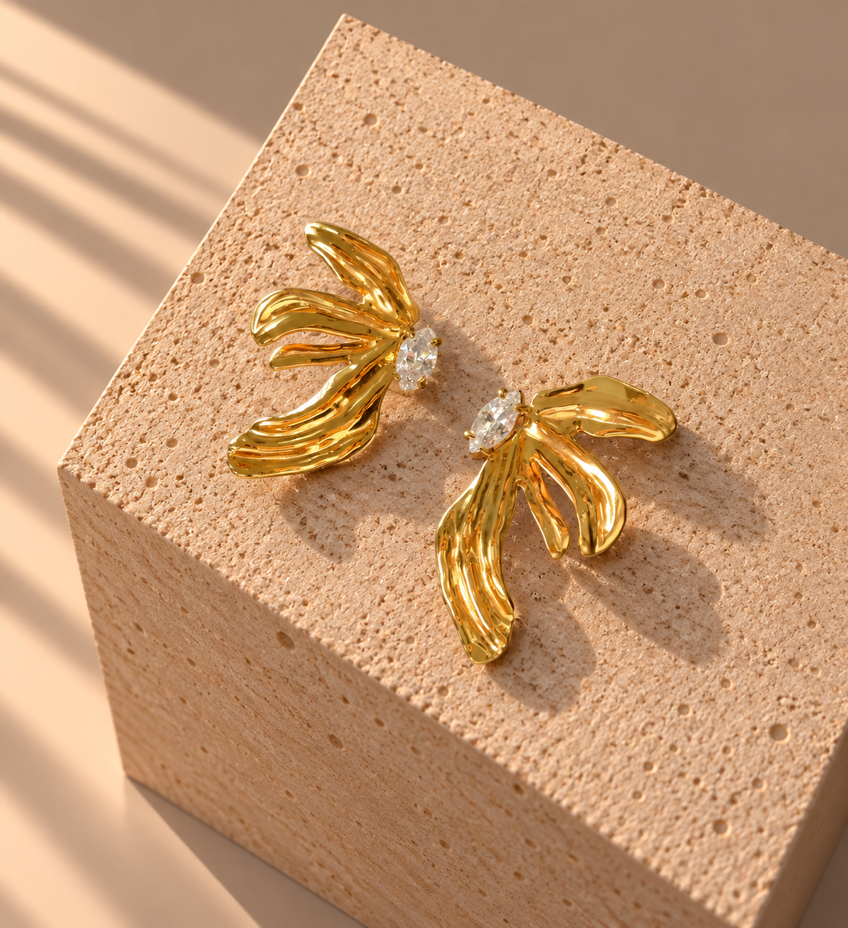GOLDEN HOOPS